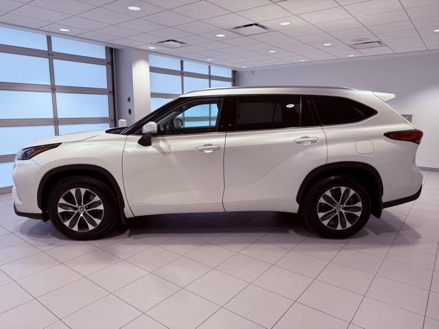 used 2020 Toyota Highlander car, priced at $34,763