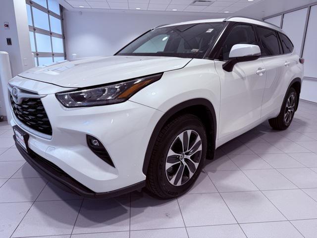 used 2020 Toyota Highlander car, priced at $34,763