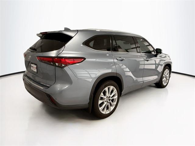used 2020 Toyota Highlander car, priced at $28,667