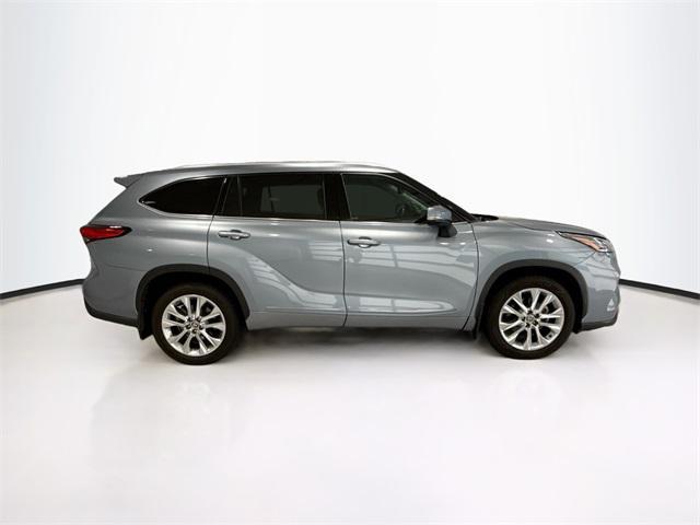 used 2020 Toyota Highlander car, priced at $28,667