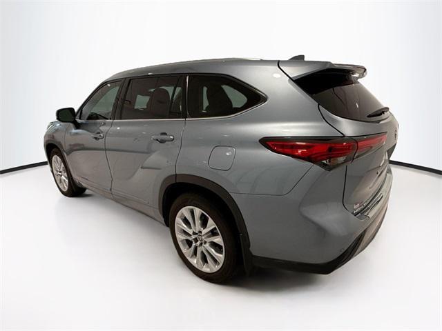 used 2020 Toyota Highlander car, priced at $28,667