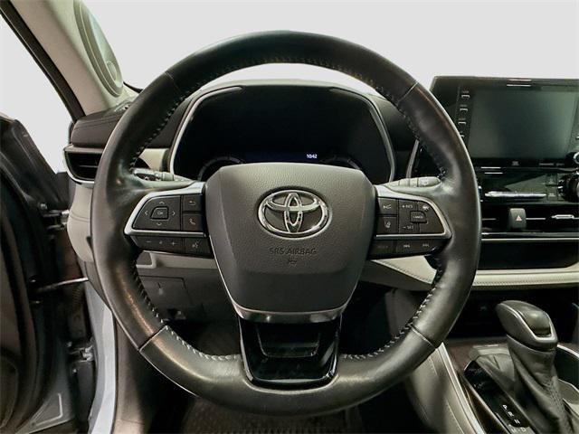 used 2020 Toyota Highlander car, priced at $28,667