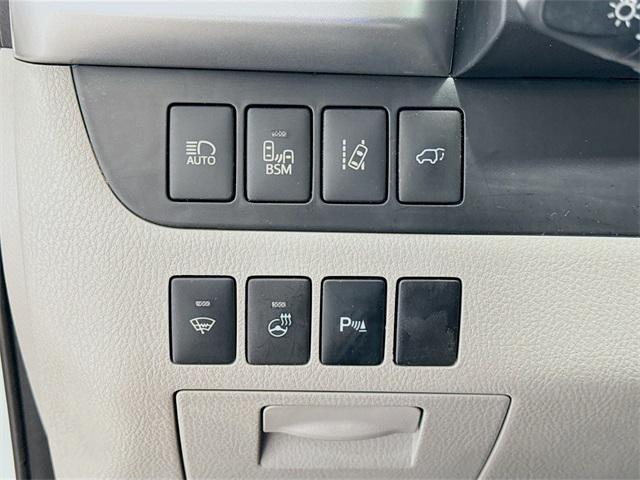 used 2015 Toyota Highlander car, priced at $18,192