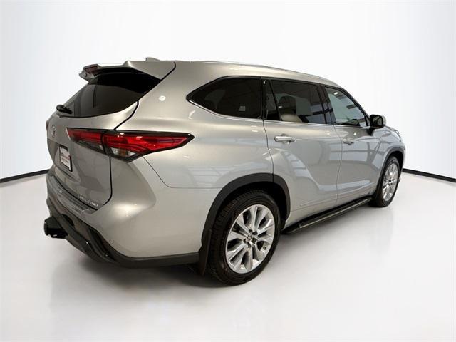 used 2022 Toyota Highlander car, priced at $37,731