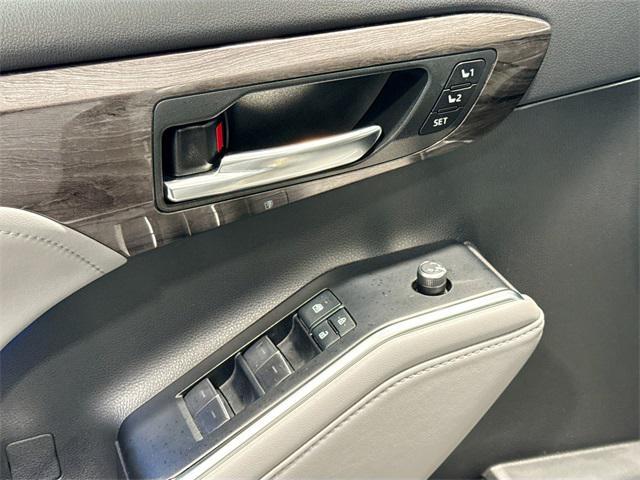 used 2022 Toyota Highlander car, priced at $37,731