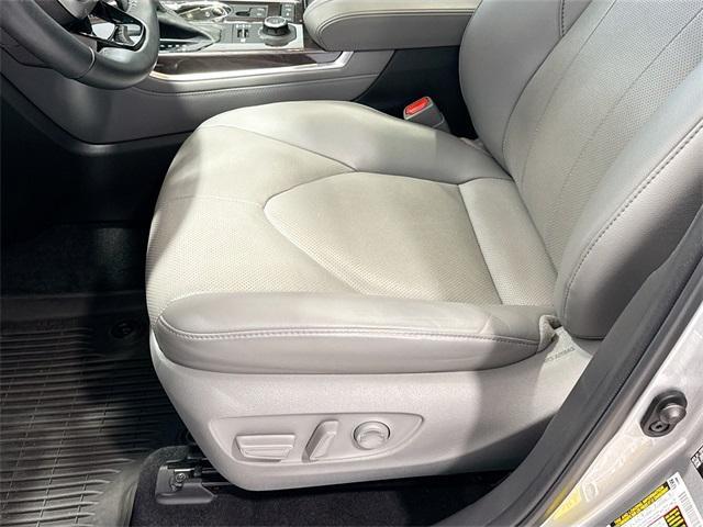 used 2022 Toyota Highlander car, priced at $37,731