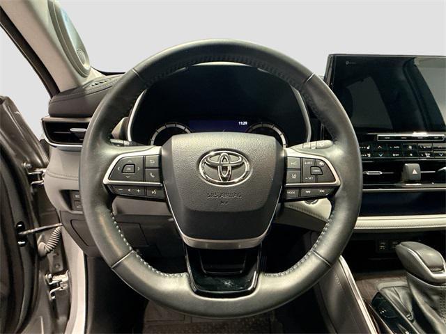 used 2022 Toyota Highlander car, priced at $37,731