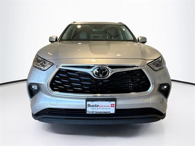 used 2022 Toyota Highlander car, priced at $37,731
