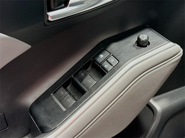 used 2020 Toyota Highlander Hybrid car, priced at $30,178