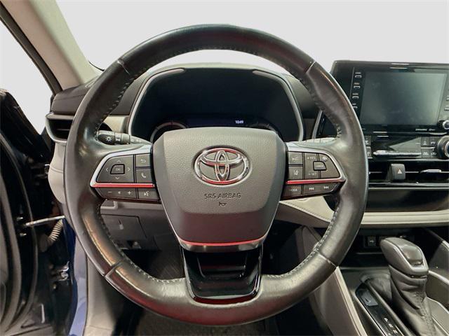 used 2020 Toyota Highlander Hybrid car, priced at $30,178
