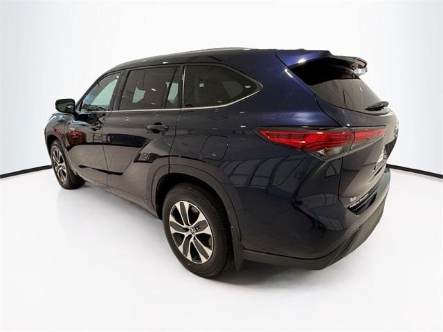used 2020 Toyota Highlander Hybrid car, priced at $30,178