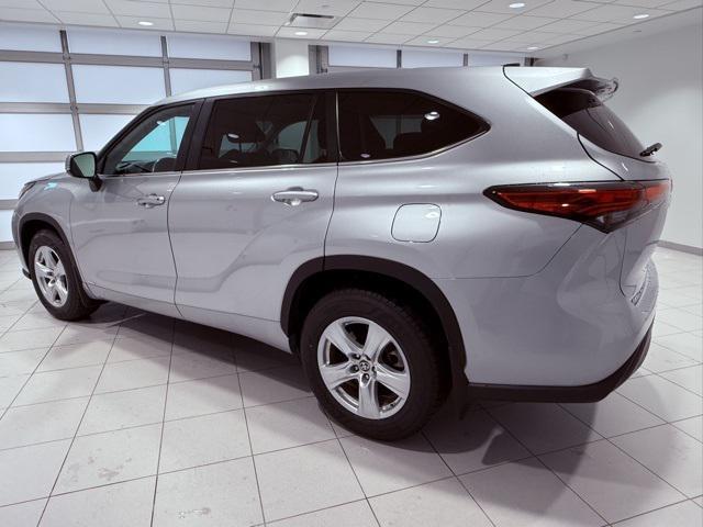 used 2023 Toyota Highlander Hybrid car, priced at $35,062