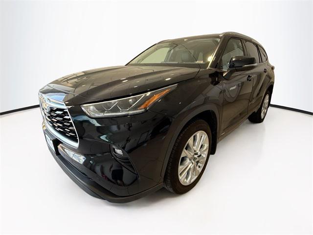 used 2021 Toyota Highlander Hybrid car, priced at $28,734