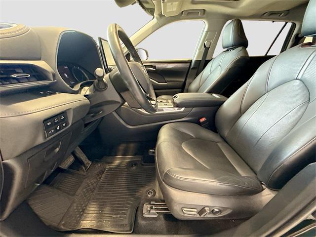 used 2021 Toyota Highlander Hybrid car, priced at $28,734