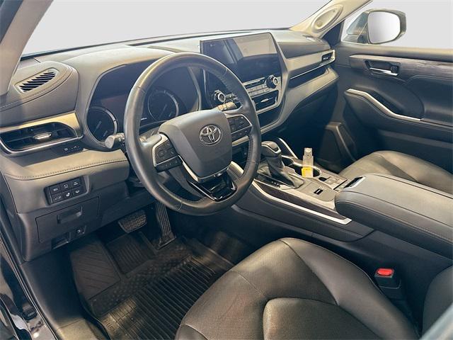 used 2021 Toyota Highlander Hybrid car, priced at $28,734