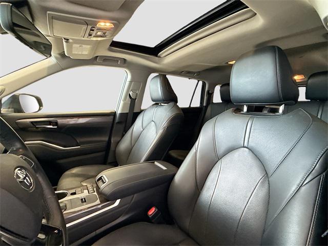 used 2021 Toyota Highlander Hybrid car, priced at $28,734