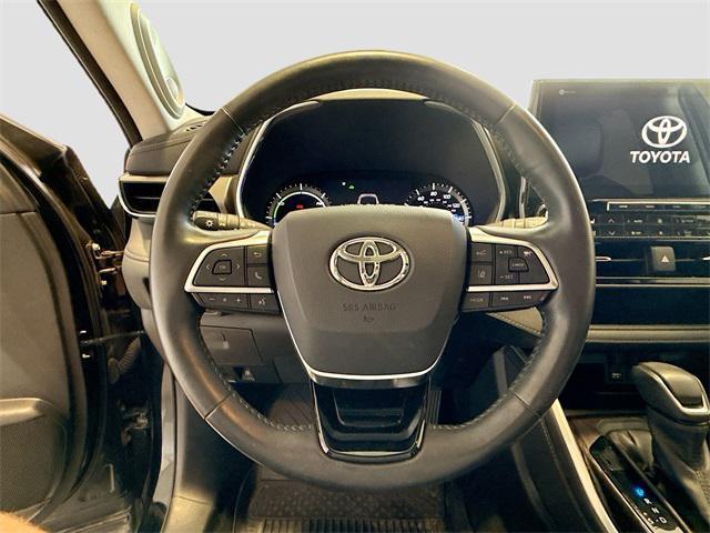 used 2021 Toyota Highlander Hybrid car, priced at $28,734