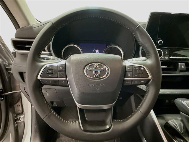 used 2023 Toyota Highlander car, priced at $37,064