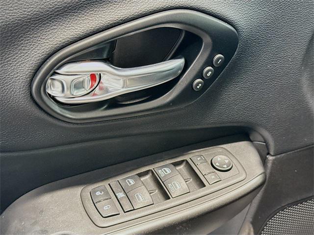 used 2022 Jeep Cherokee car, priced at $23,034