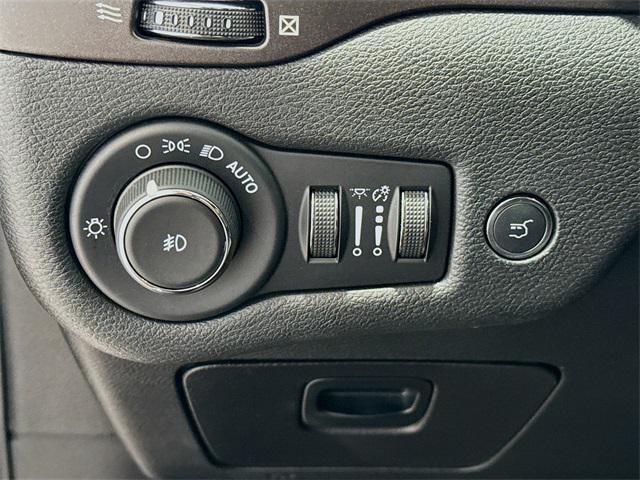 used 2022 Jeep Cherokee car, priced at $23,034
