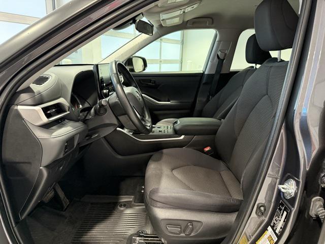 used 2022 Toyota Highlander car, priced at $32,652