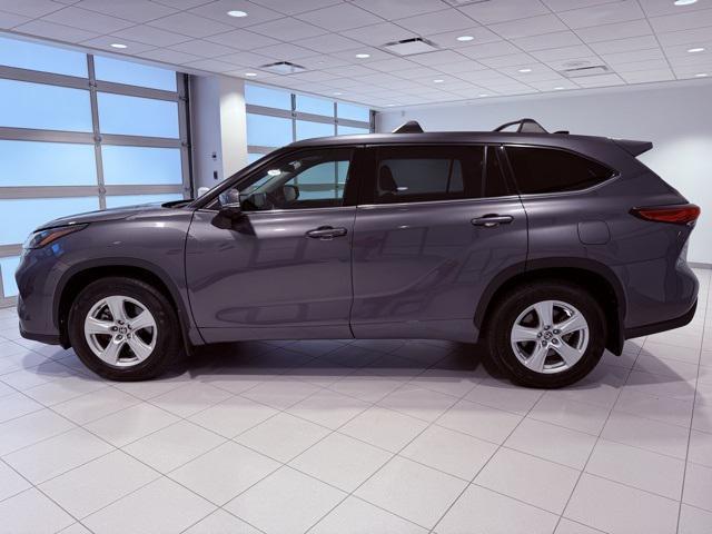 used 2022 Toyota Highlander car, priced at $32,652