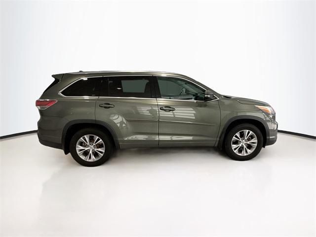 used 2015 Toyota Highlander car, priced at $18,903
