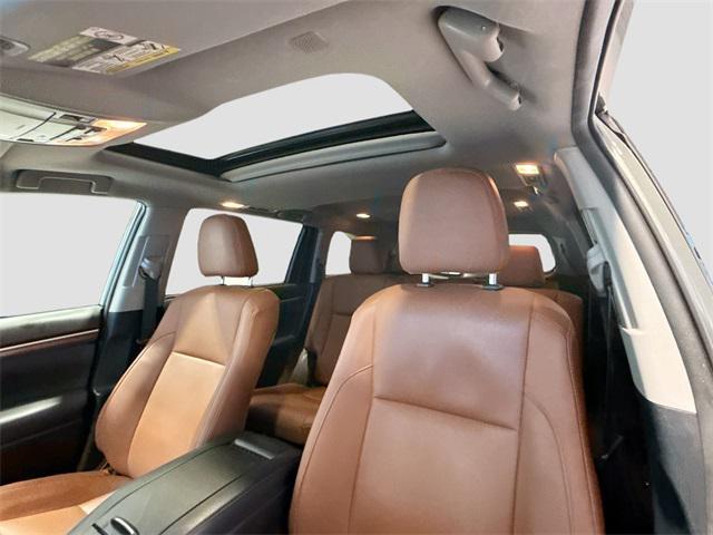 used 2019 Toyota Highlander Hybrid car, priced at $32,432