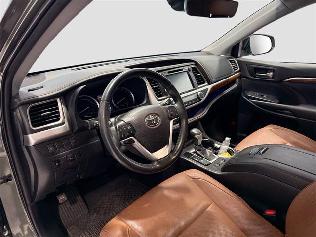 used 2019 Toyota Highlander Hybrid car, priced at $32,432