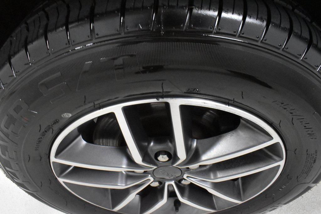 used 2021 Jeep Grand Cherokee car, priced at $21,139