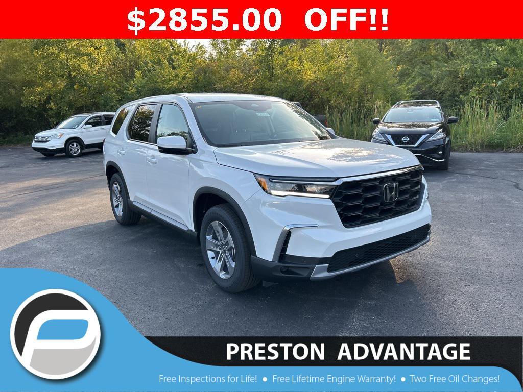 new 2025 Honda Pilot car, priced at $44,695