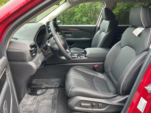 new 2025 Honda Pilot car, priced at $53,690
