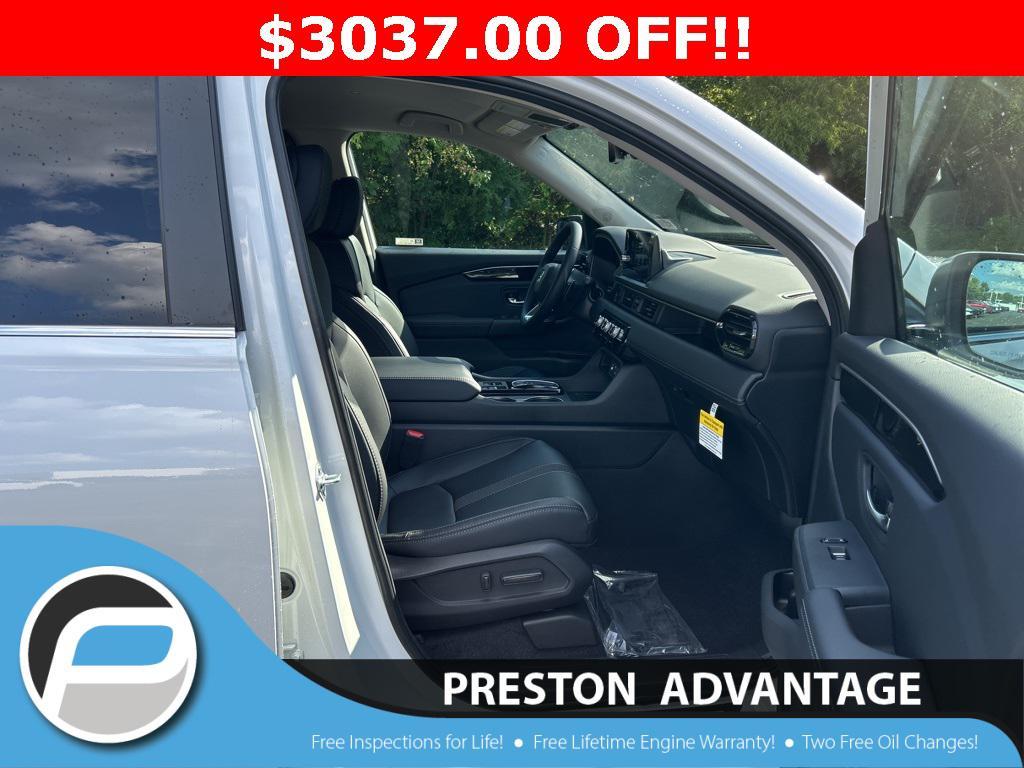 new 2025 Honda Pilot car, priced at $45,198