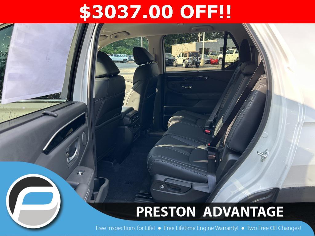 new 2025 Honda Pilot car, priced at $45,198