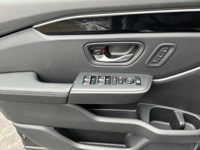 new 2025 Honda Pilot car, priced at $49,745
