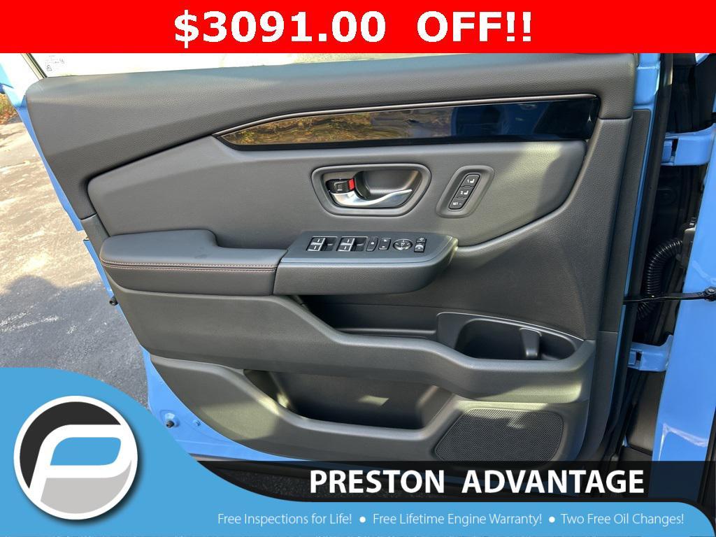 new 2025 Honda Pilot car, priced at $50,350