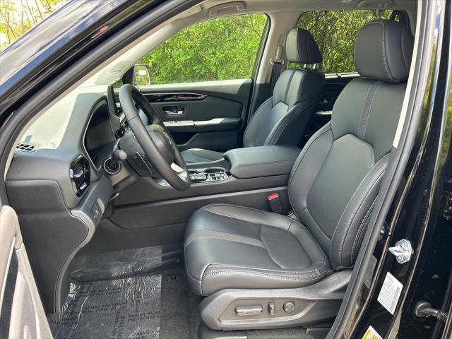 new 2025 Honda Pilot car, priced at $49,539
