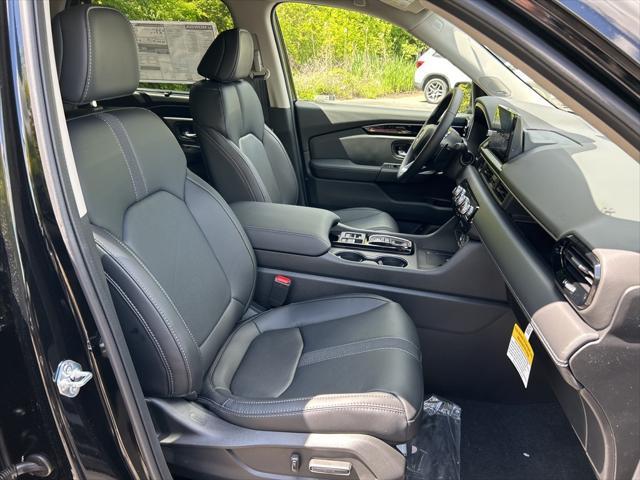 new 2025 Honda Pilot car, priced at $49,539