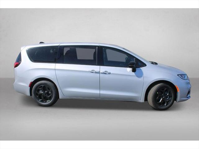 new 2024 Chrysler Pacifica Hybrid car, priced at $57,495