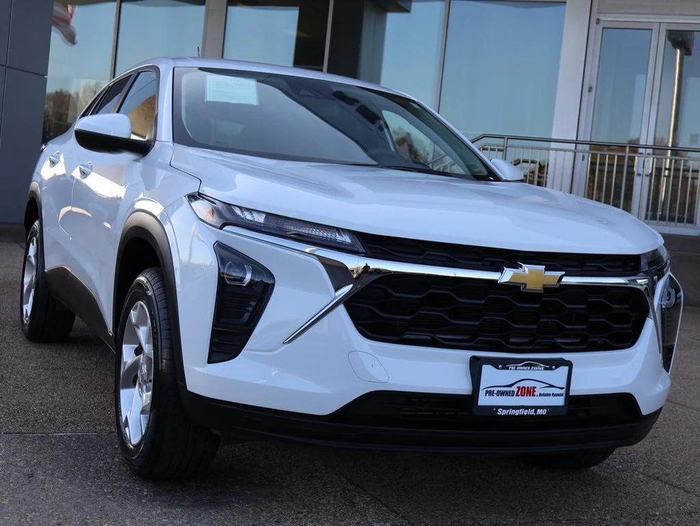 used 2025 Chevrolet Trax car, priced at $21,443