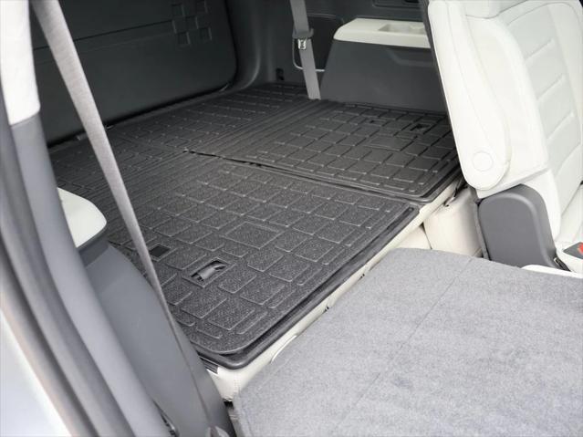 used 2025 Hyundai Santa Fe car, priced at $42,994