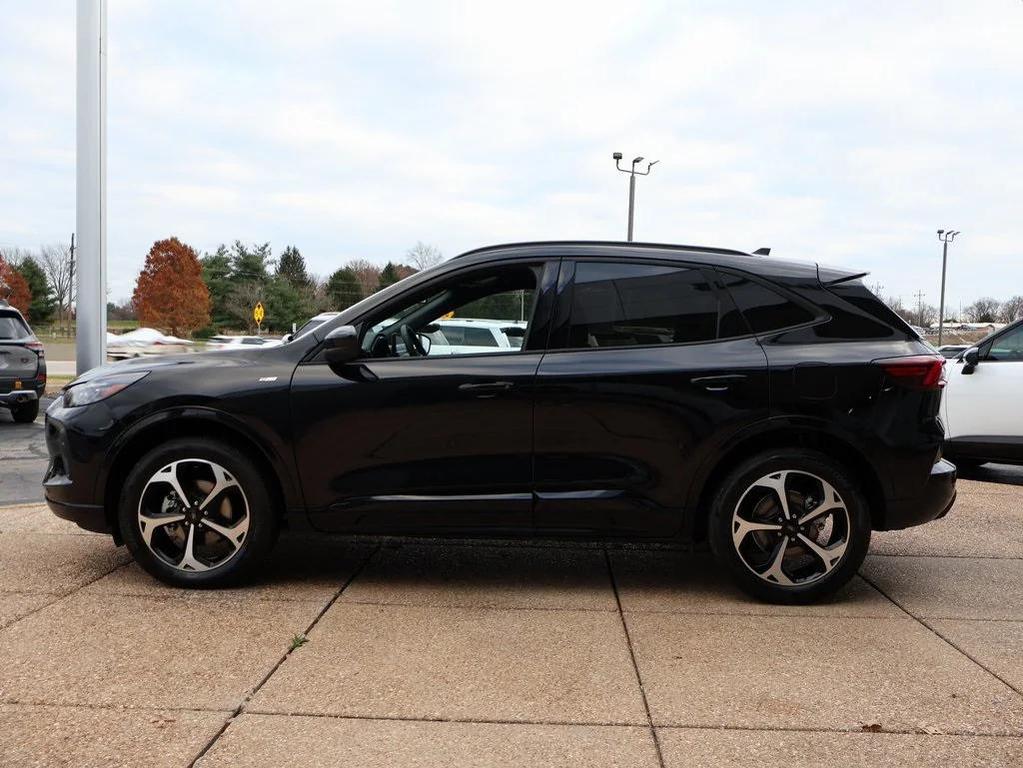 used 2025 Ford Escape car, priced at $30,998