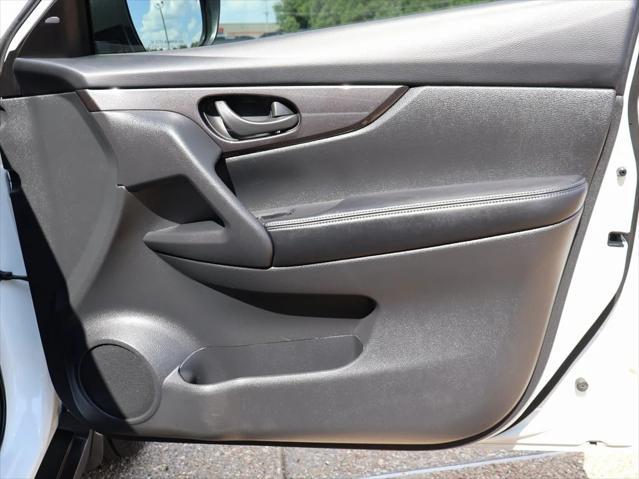 used 2019 Nissan Rogue car, priced at $15,902