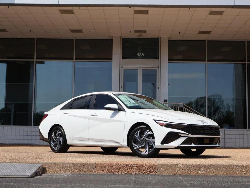 new 2025 Hyundai Elantra car, priced at $31,977