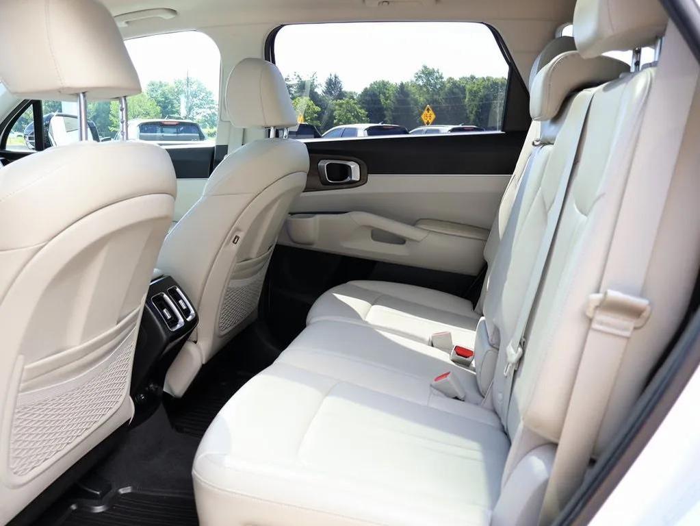 used 2023 Kia Sorento car, priced at $29,226