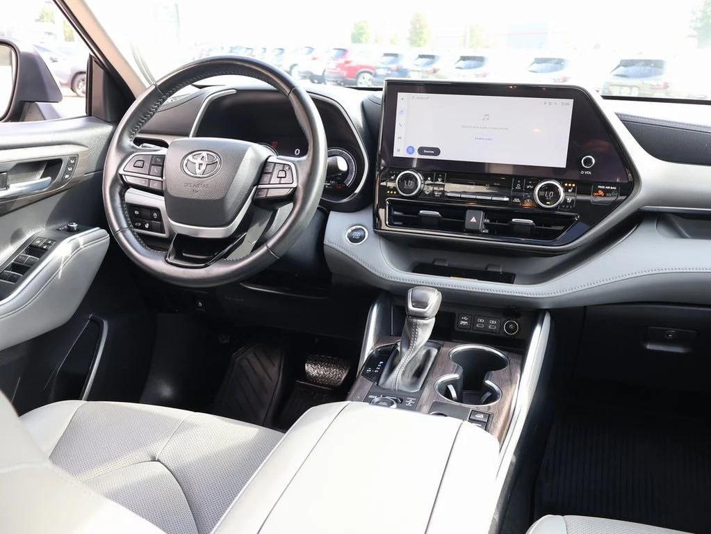 used 2023 Toyota Highlander car, priced at $39,899