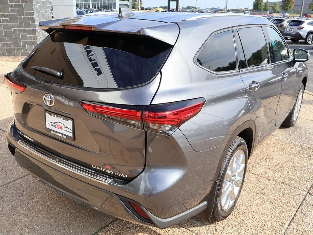 used 2023 Toyota Highlander car, priced at $39,899