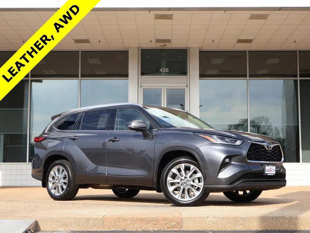 used 2023 Toyota Highlander car, priced at $39,899