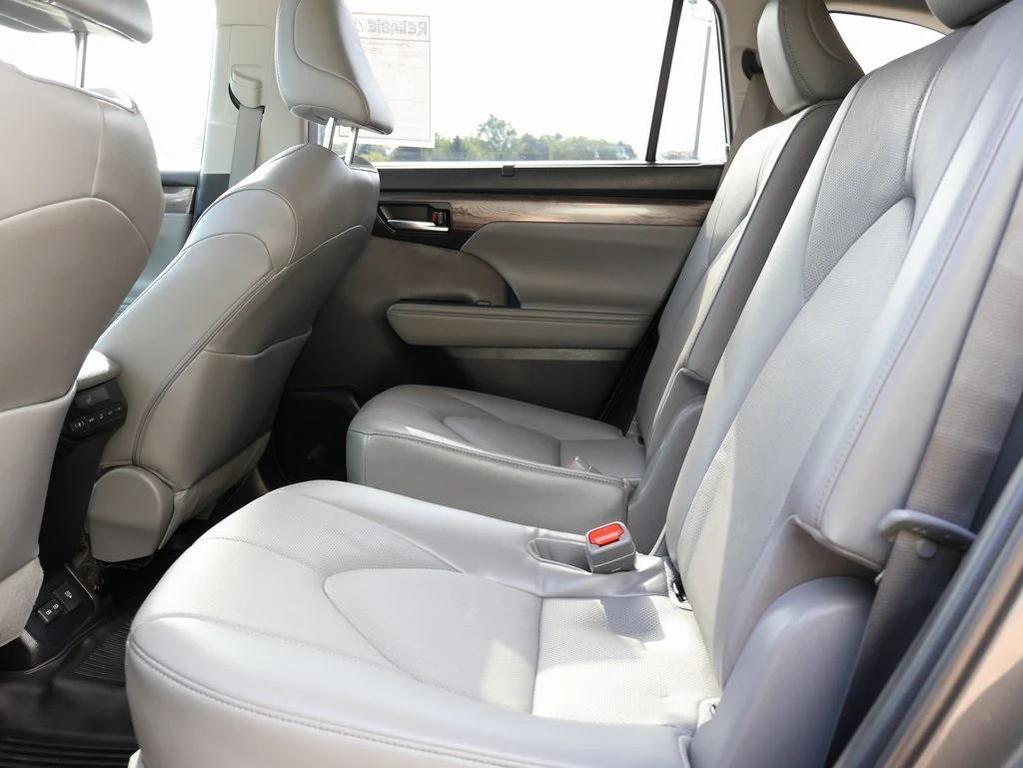 used 2023 Toyota Highlander car, priced at $39,899
