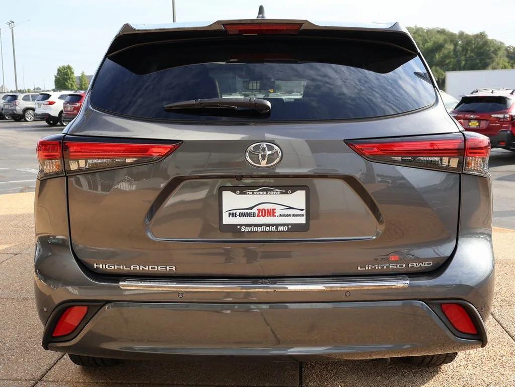 used 2023 Toyota Highlander car, priced at $39,899